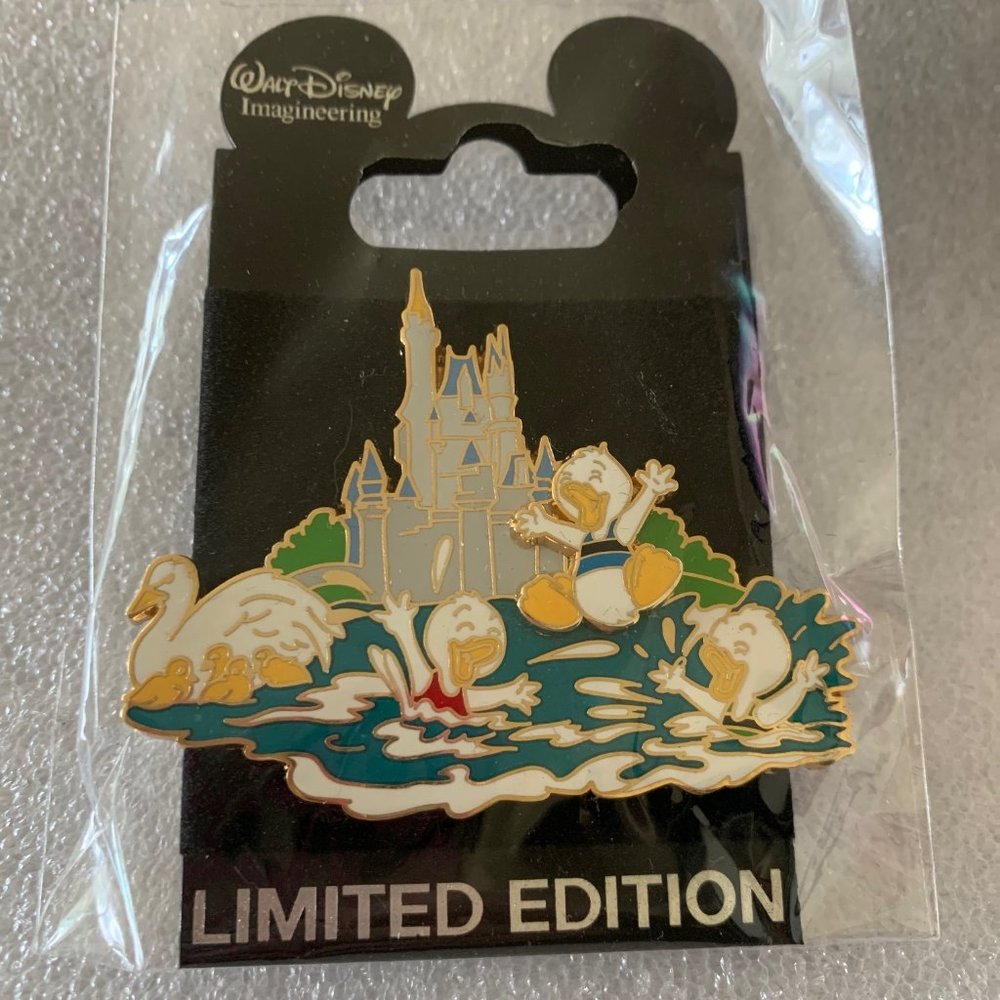 Disney WDI Castle Duck Series LE300 Huey Dewey Louie Tokyo Disneyland Castle Pin